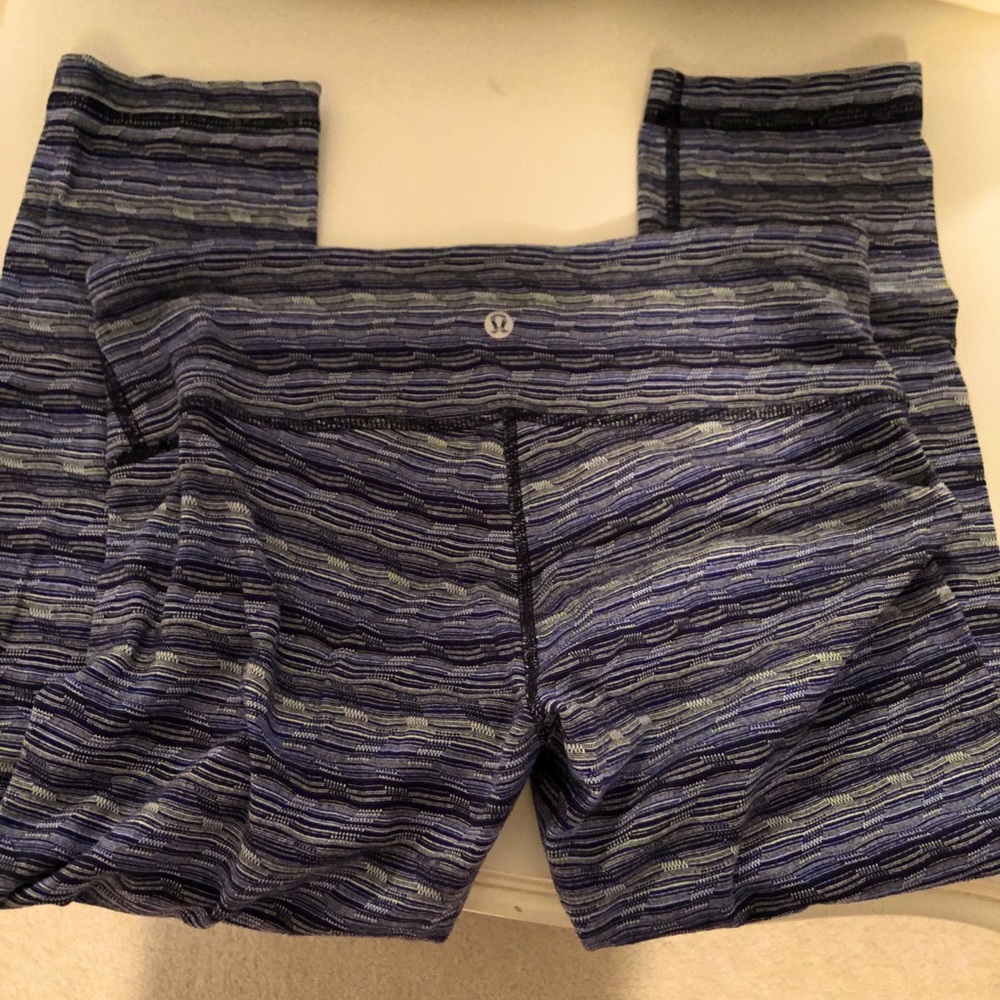 Lululemon -Wunder Under- Size 8 - image 1
